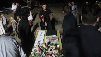 La familia LeBarón celebró los funerales de las 3 mujeres y 6 niños asesinados en la carretera