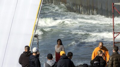 Yalitza Aparicio en Playas de Tijuana, en la frontera entre México y Estados Unidos