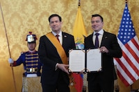 Noboa entrega máxima condecoración de Ecuador a Marco Rubio por fortalecer relación con EU