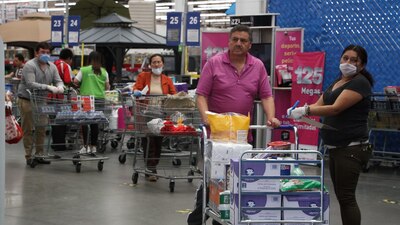 Expertos recomiendan limpiar los artículos que compres en el supermercado