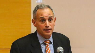 El subsecretario de Salud es señalado de no haber cumplido con sus obligaciones