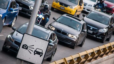 La jefa de Gobienro anunció que los automovilistas ya no serán sancionados económicamente si infrigen el reglamento de tránsito