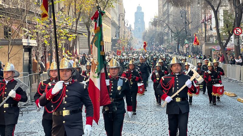Con desfile, celebran 169 aniversario del Heroico Cuerpo de Bomberos de CDMX