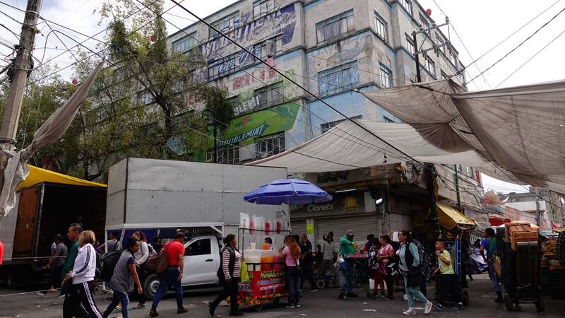 En pleno domingo, matan a un hombre en el mercado de dulces de la Merced