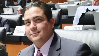 El congelamiento de sus cuentas se dio tras una investigación sobre una presunta red de operaciones con recursos de procedencia ilícita.