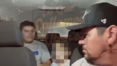 El conductor se sorprendió al ver que un menor de edad viajaba solo en la parte de atrás