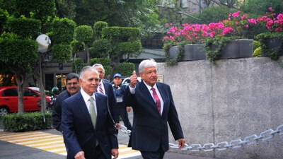 El equipo del próximo gobierno afirmó que revisarán los contratos del gobierno saliente