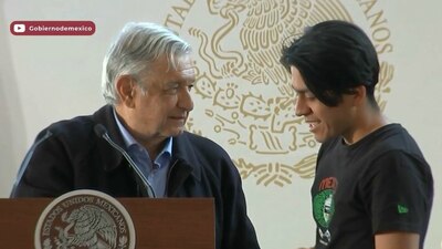 Esto ocurrió cuando el presidente hablaba sobre apoyos sociales