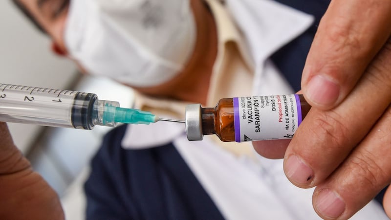 ¿Por qué las personas mayores de 50 años no son prioridad para la vacuna contra el sarampión?