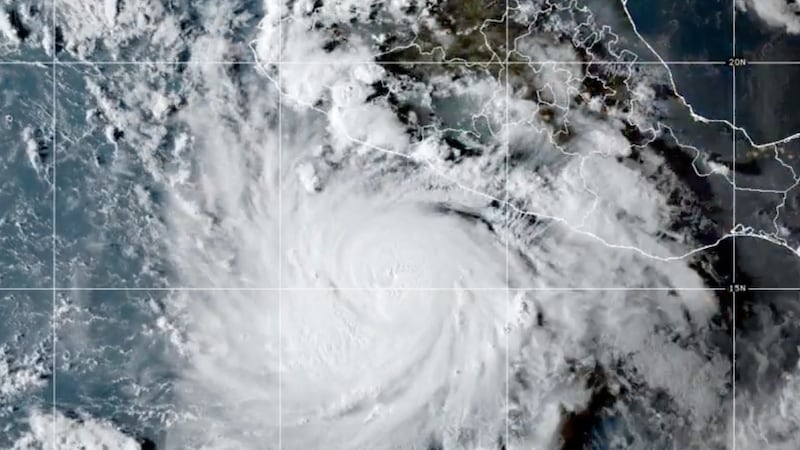 Huracán ‘Polo’ se intensifica a categoría 4 en el océano Pacífico