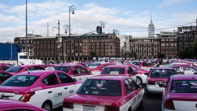 Un grupo de taxistas exigió mejores condiciones al gobierno capitalino