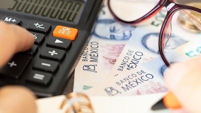 Revelan pensiones de oro