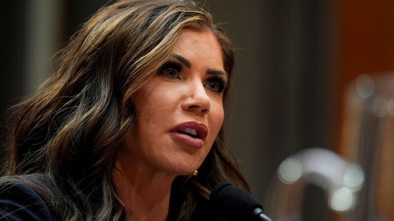Gobierno de Trump amaga con regresar el programa “Quédate en México”