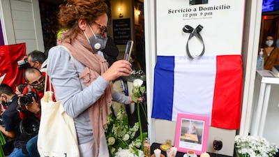 Decenas de personas marcharon el lunes en protesta por el asesinato de Baptiste Jacques