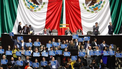 La discusión de la Ley de Ingresos en la Cámara de Diputados provocó protestas de la oposición