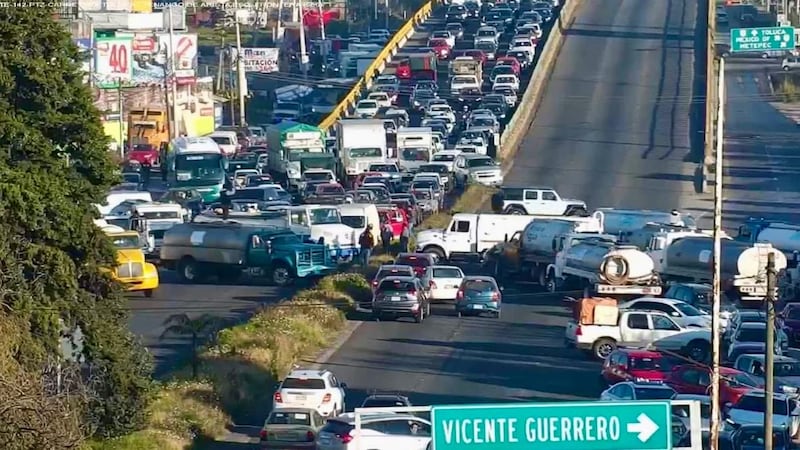 Bloqueo de piperos alcanza al Valle de Toluca; reclaman falta de agua por el Operativo Caudal