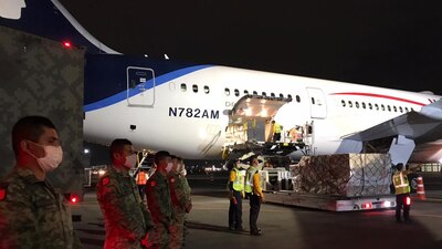 Este martes llegó a México el avión con 10 toneladas de insumos médicos para protección de los médicos