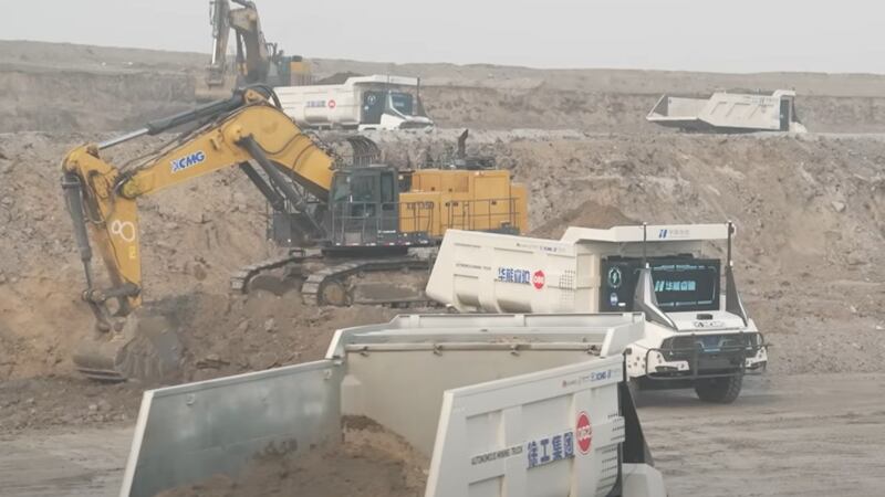 China presume la primera flota de camiones mineros autónomos con IA