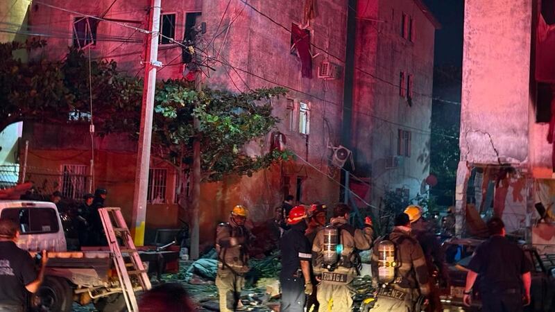 Explosión en edificio habitacional de Michoacán deja 2 muertos y 15 heridos
