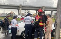 Policía del Edomex ayuda a mujer que entró en labor de parto a bordo de un taxi en Toluca