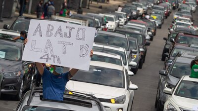 Cientos de automovilistas salieron a las calles a protestar contra el gobierno de AMLO