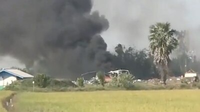 La densa columna de humo fue visible desde lejos