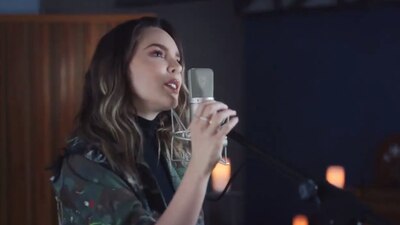 La cantante mexicana ha lanzando varios mensajes de apoyo al tabasqueño en esta campaña.