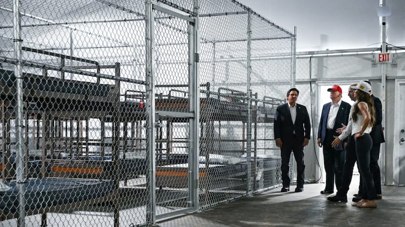 Congreso exige al Gobierno de EU que libere a los 14 mexicanos recluidos en ‘Alligator Alcatraz’