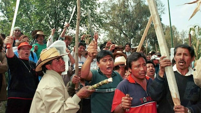 Habitantes de Atenco marchan contra el aeropuerto de Texcoco