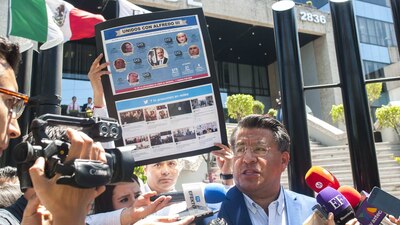 Horacio Duarte Olivares, dirigente estatal del partido, antes de presentar su queja