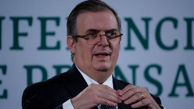 El canciller reconoció la labor de la embajadora Olga García Guilén para traer a los connacionales a México.