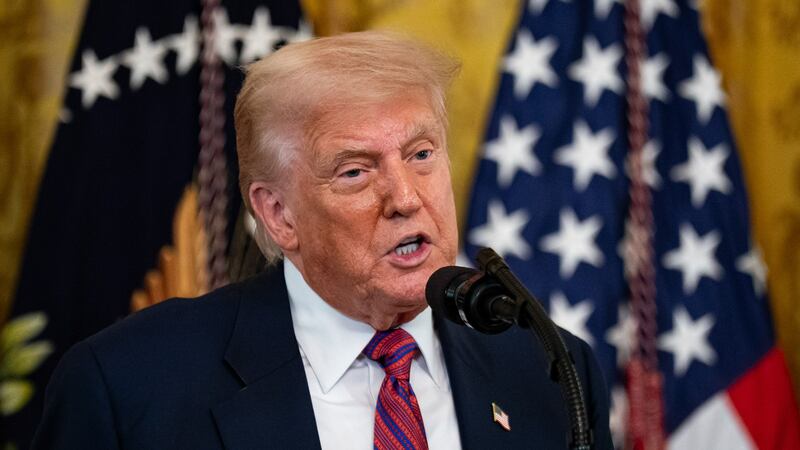 Trump demanda a WSJ por difundir vínculos con Jeffrey Esptein; pide 10 mmdd por daños