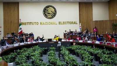 Servidores públicos podrán participar en los procesos internos de los partidos