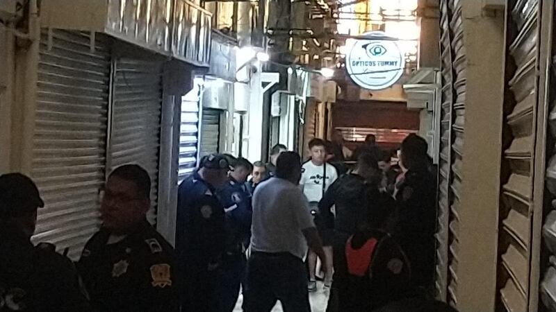 Asesinan a balazos a joven frente a su madre en mercado de la colonia Morelos