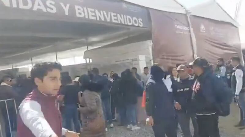 Gobernador de Hidalgo se desvanece en evento en Actopan; lo trasladaron vía aérea a un hospital