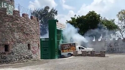 Usaron carros de productos comerciales para intentar ingresar