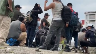 Localizan en el este de México a 229 migrantes en el interior de un camión denunciado por robo