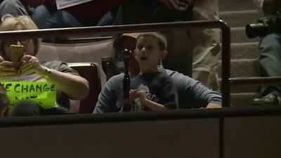 El niño dijo tener "casi ocho años".