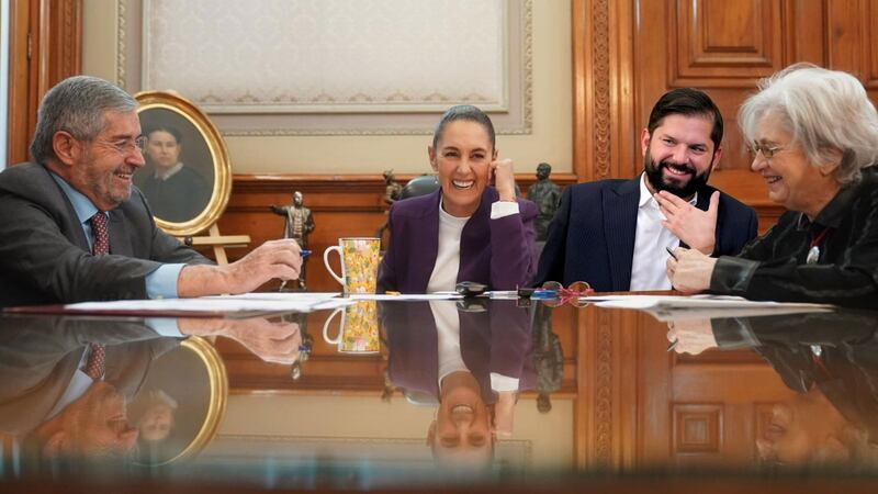 Tras aranceles de Trump, Boric muestra su apoyo a Sheinbaum en llamada