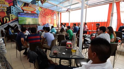 Recomendó a los que van a salir, usar el cubrebocas la mayor parte del tiempo y mantener medidas