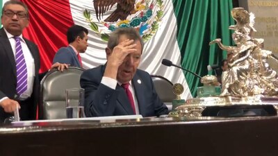 El diputado federal del PT no pudo ocultar su frustración por la impuntualidad de sus compañeros