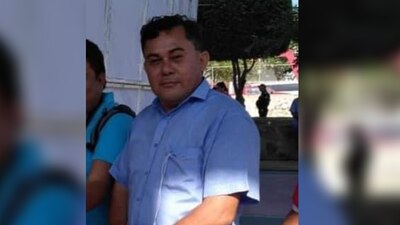 Su vehículo recibió al menos tres impactos