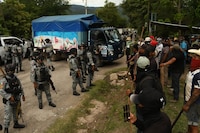 ¿Población se sale de control? Esto pasó en Quechultenango entre militares y civiles