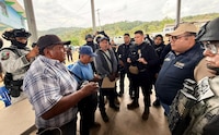 Agentes de seguridad llegan a comunidades afectadas de Chilapa tras 6 días de ataques con drones