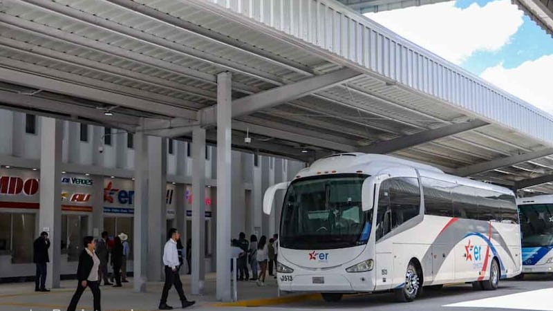 Mujer de la tercera edad muere en la Central de Autobuses de Puebla en espera de sus hijos