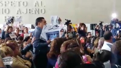 Un hombre exigió justicia por la muerte de su hija en los 'Diálogos por la paz'