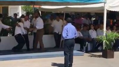 El alcalde del municipio de Othón P. Blanco fue trasladado a una clínica