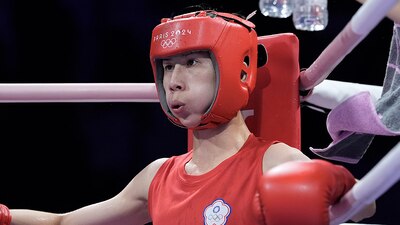 Pese a las críticas, la boxeadora se impuso a su competidora uzbeka