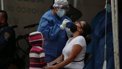 Este viernes suman en México 3 millones 714 mil 392 casos confirmados.