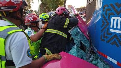 El conductor resulto herido y prensado, pero fue rescato por personal de Bomberos